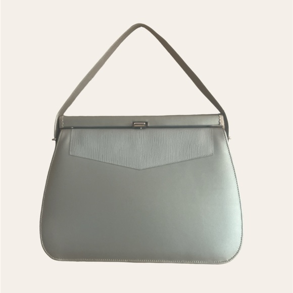 This adorable 1960’s vintage  grey color handbag - Picture 1 of 7